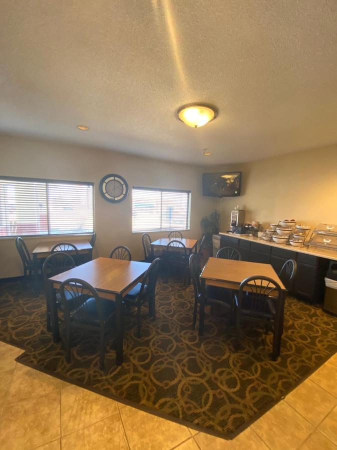 Отель Baymont By Wyndham Casper East Evansville Экстерьер фото