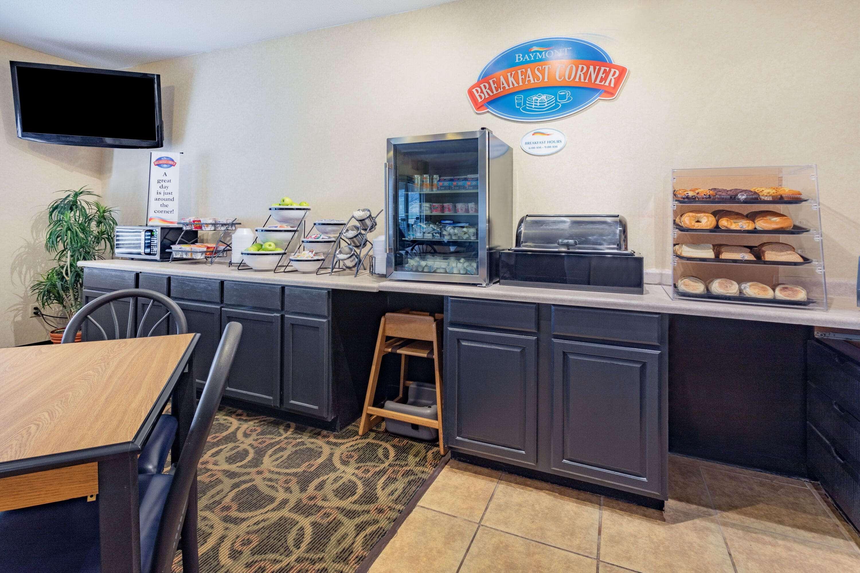 Отель Baymont By Wyndham Casper East Evansville Экстерьер фото
